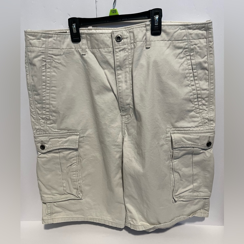 Levi's Men's  Cream  Cotton Solid Flat Front Outdoor  Cargo Shorts Size 38